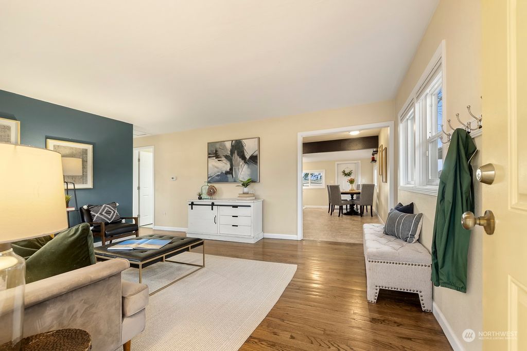 Photo of 807 Edmonds Avenue NE, Renton, WA 98056 (MLS # 2193039)