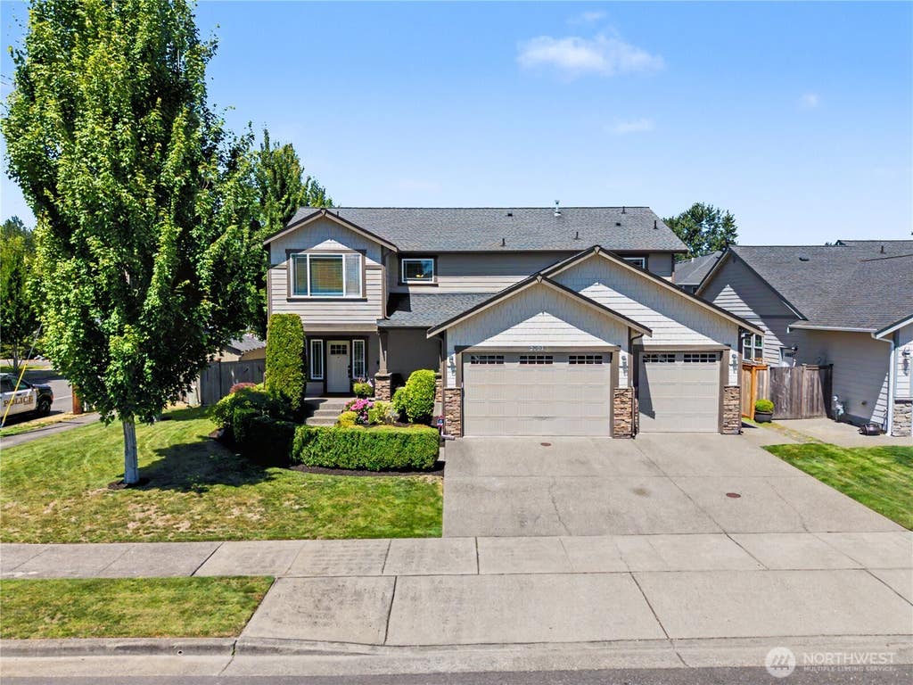 Photo of 2521 12th Avenue NW, Puyallup, WA 98371 (MLS # 2549740)