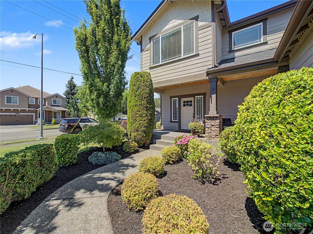 Photo of 2521 12th Avenue NW, Puyallup, WA 98371 (MLS # 2549740)