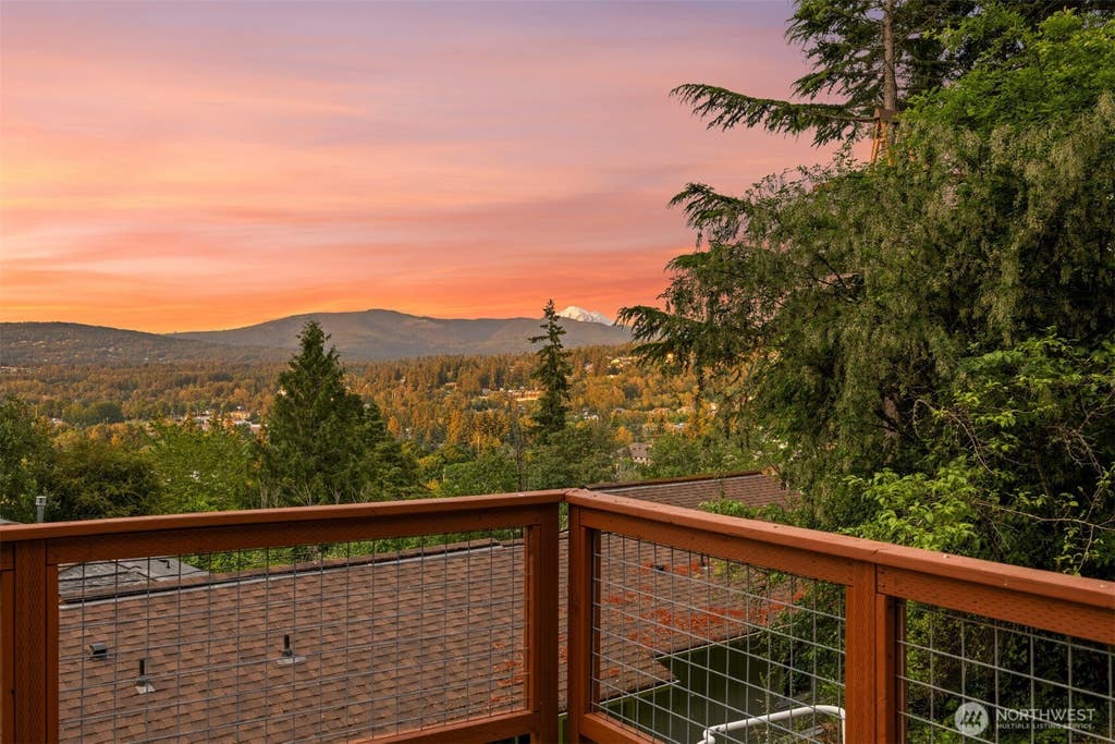 Photo of 809 Liberty Street, Bellingham, WA 98225 (MLS # 2562560)