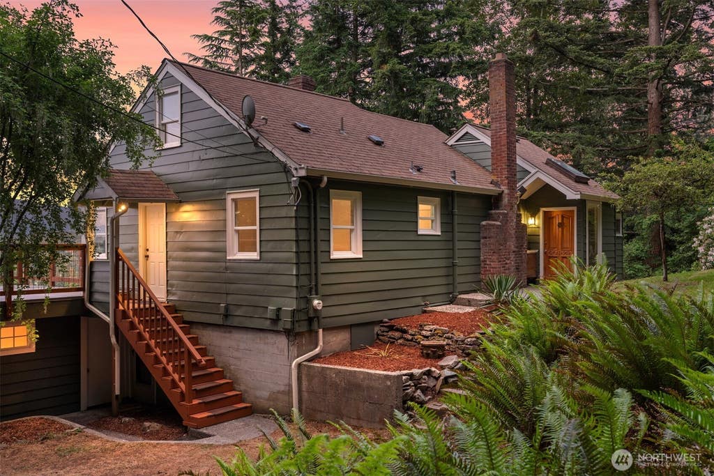 Photo of 809 Liberty Street, Bellingham, WA 98225 (MLS # 2562560)