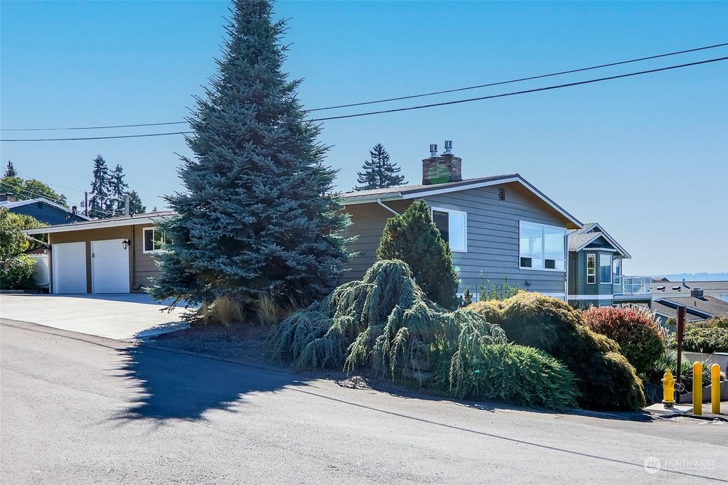 Photo of 305 Washington Avenue, Mukilteo, WA 98275 (MLS # 2162087)