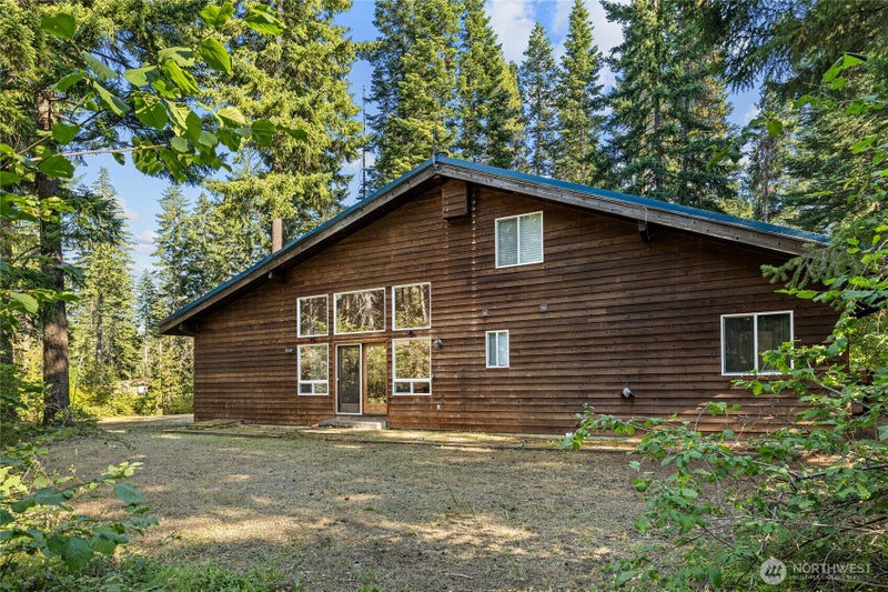 741 Hawthorn Lane