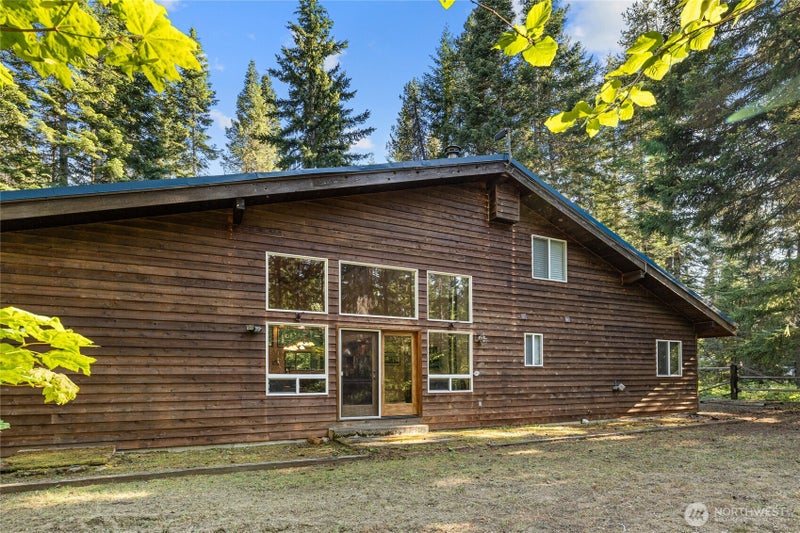 741 Hawthorn Lane