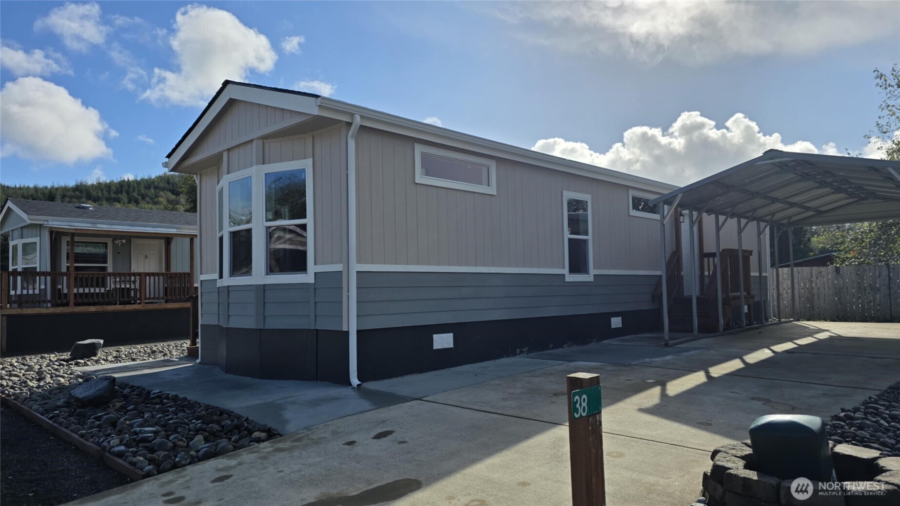 2010 Broadway Avenue 38