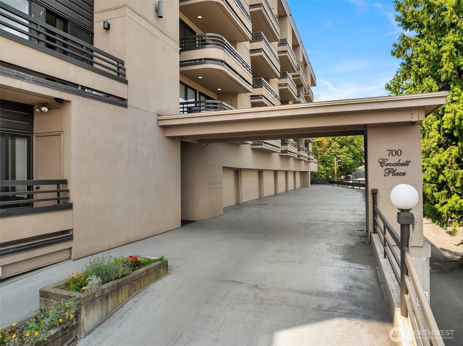700 Crockett Street 104