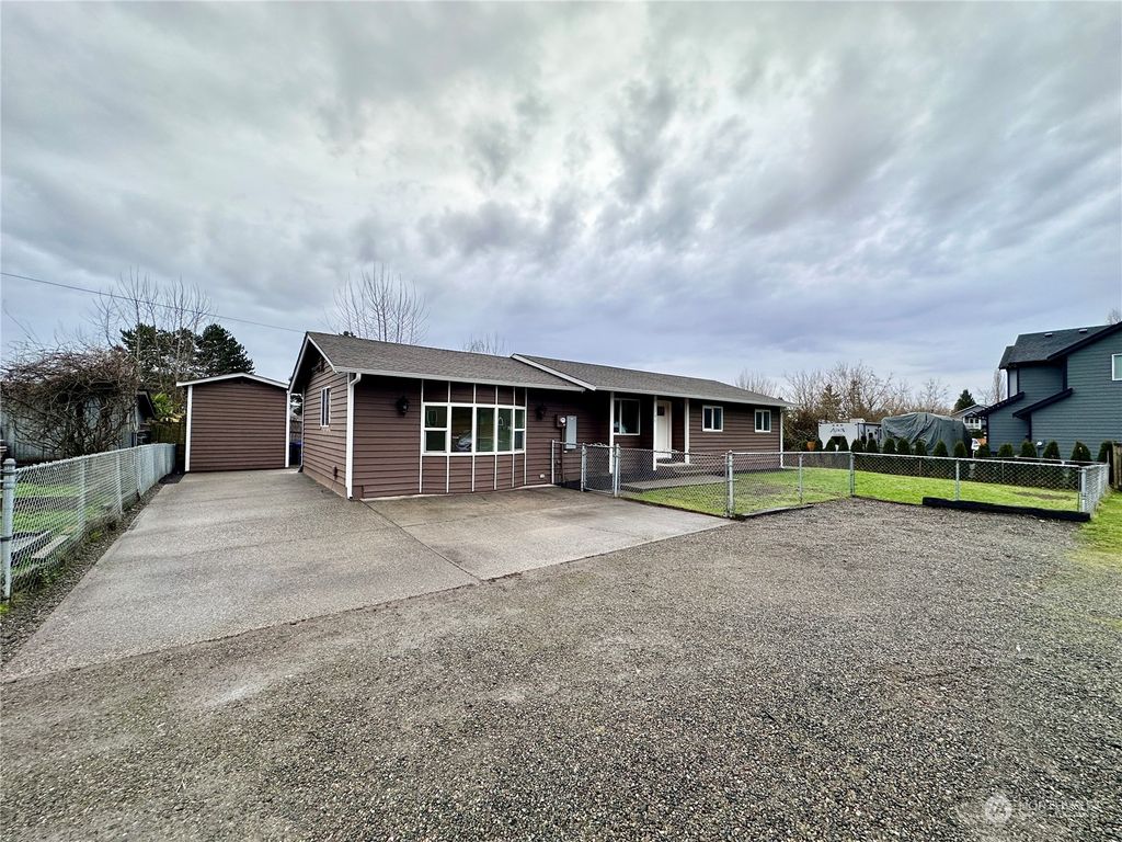 Photo of 106 1st Avenue N, Algona, WA 98001 (MLS # 2188399)