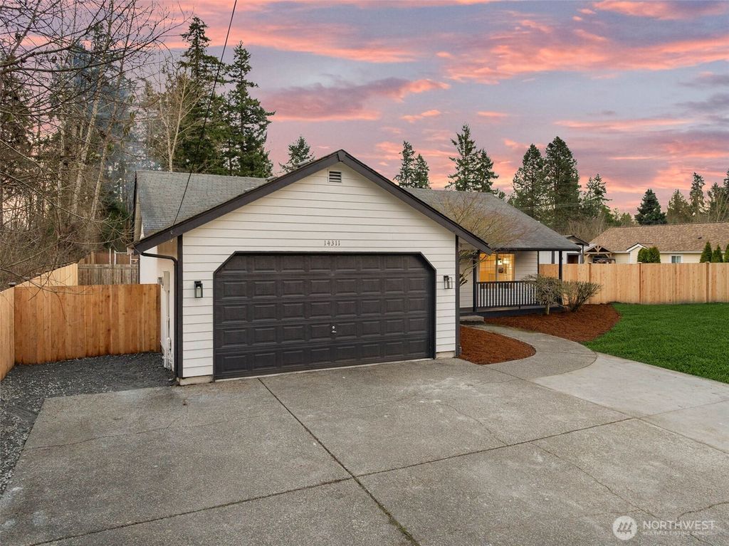 Photo of 14311 94th Avenue E, Puyallup, WA 98373 (MLS # 2477386)