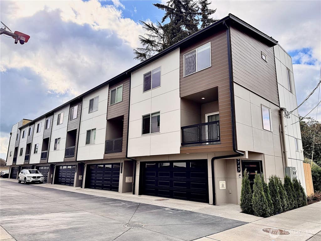 Photo of 9725 4th Avenue W, Everett, WA 98204 (MLS # 2567040)