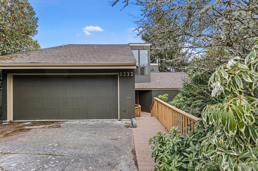 Photo of 5332 NE 86th St St, Seattle, WA 98115 (MLS # 2341697)