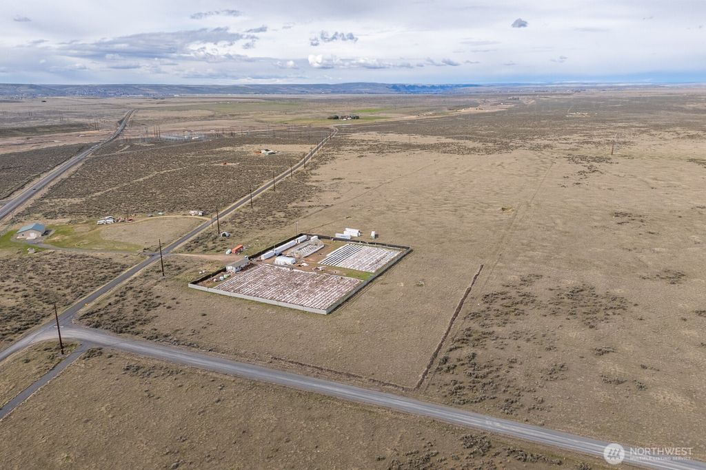 Photo of 11061 NE Neppel Road, Moses Lake, WA 98804 (MLS # 2505760)