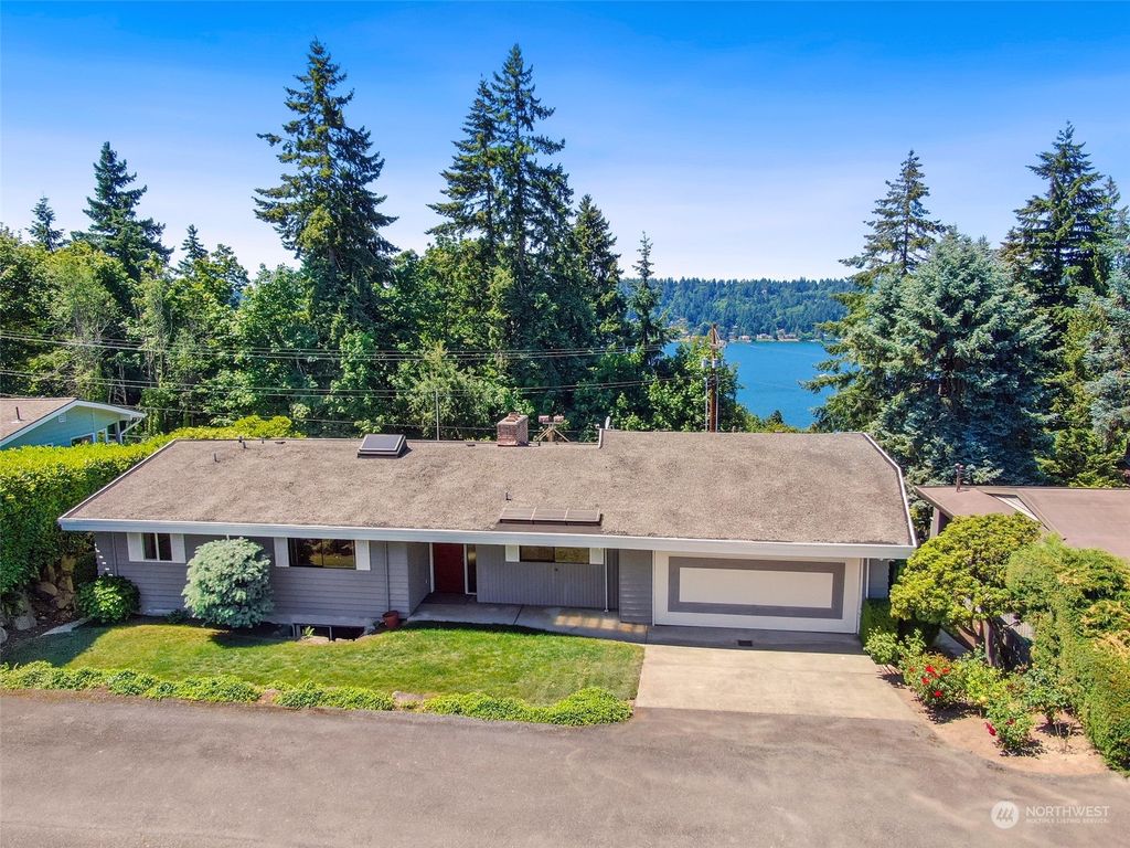 Photo of 4954 116th Place SE, Bellevue, WA 98006 (MLS # 2077257)