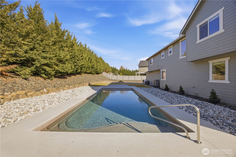 857 S Lamplight Lane