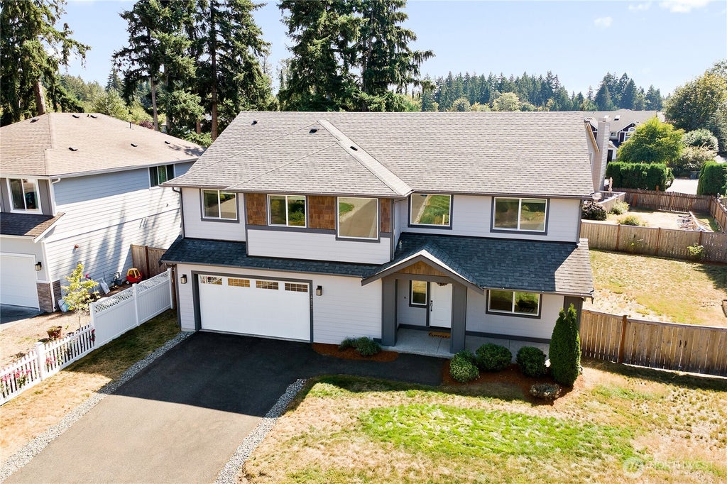 Photo of 4913 NE 1st Street, Renton, WA 98059 (MLS # 2587238)