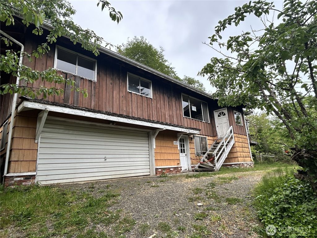 Photo of 415 Adams Street, Hoquiam, WA 98550 (MLS # 2525342)