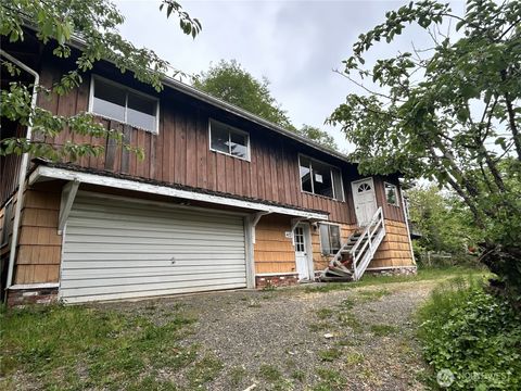 Photo of 415 Adams Street, Hoquiam, WA 98550 (MLS # 2525342)