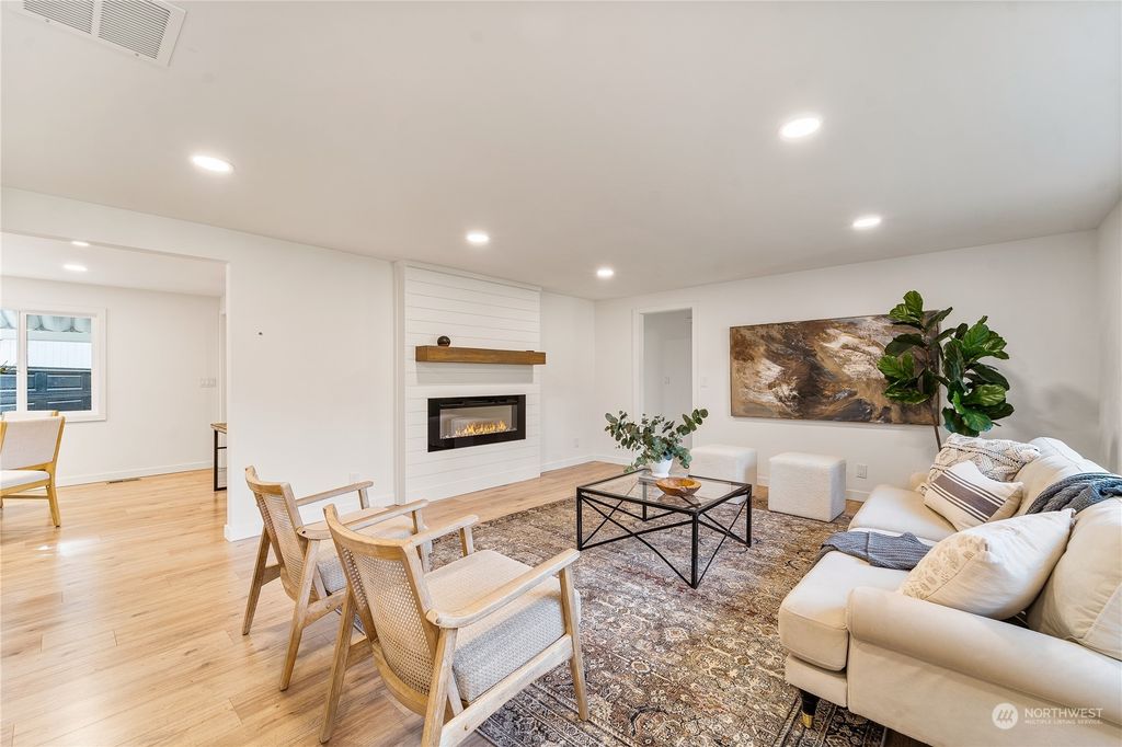 Photo of 504 1st Avenue W, Gold Bar, WA 98251 (MLS # 2182136)