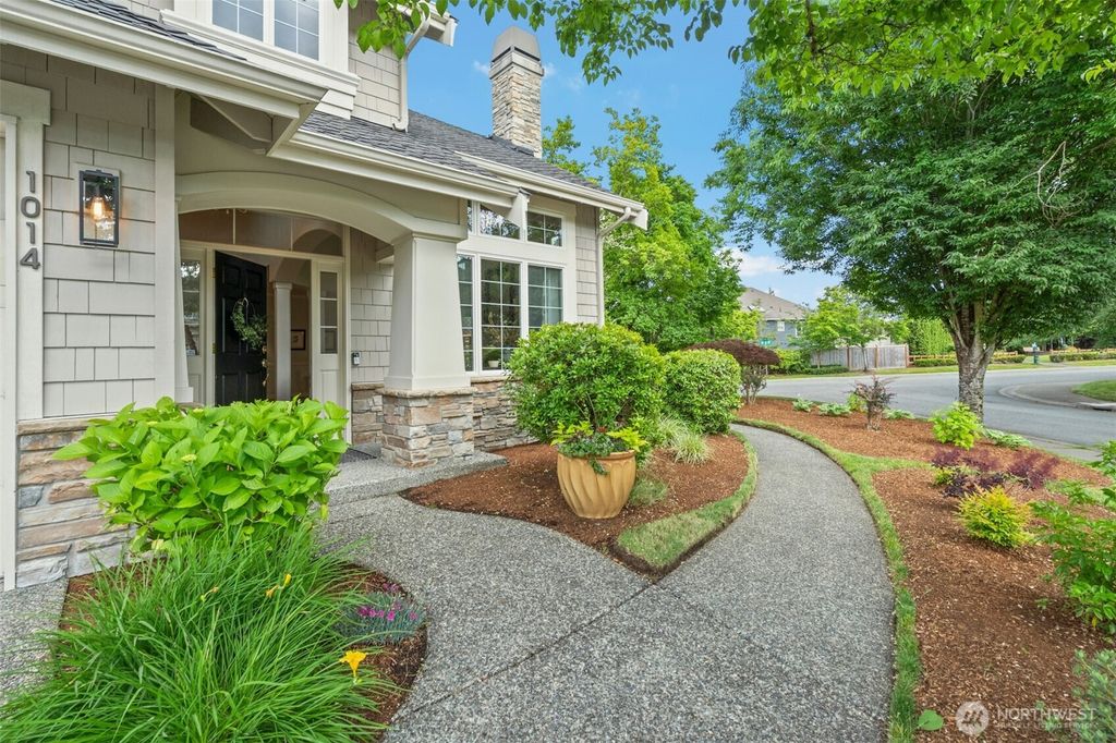 Photo of 1014 274th Way SE, Sammamish, WA 98075 (MLS # 2395402)