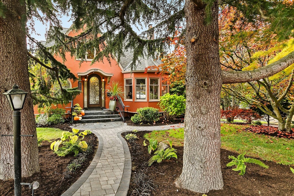 Photo of 3639 Magnolia Boulevard W, Seattle, WA 98199 (MLS # 2599178)