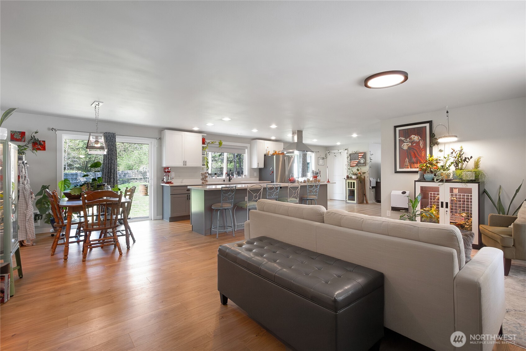 230 W Tree Frog Lane