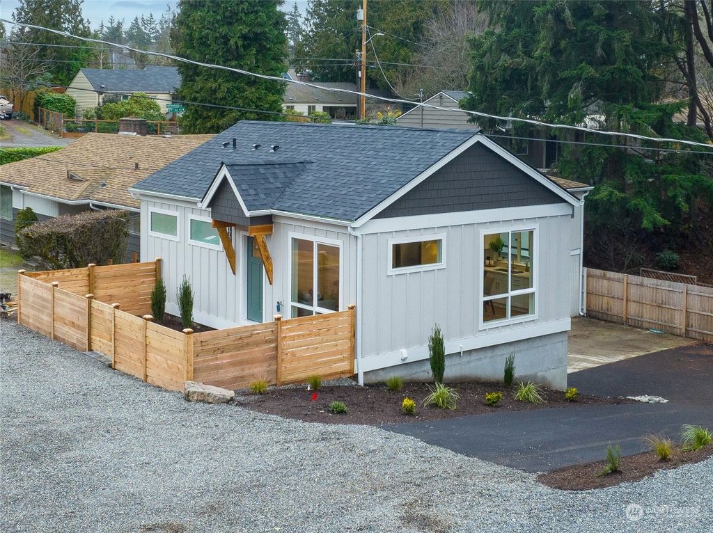 Photo of 1706 NE 124th Street, Seattle, WA 98125 (MLS # 2028063)