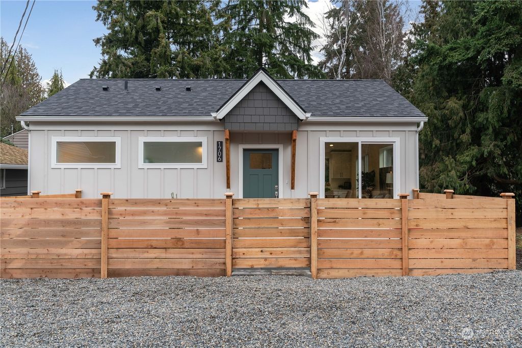 Photo of 1706 NE 124th Street, Seattle, WA 98125 (MLS # 2028063)