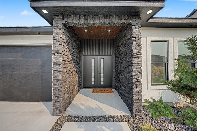 1405 W Lakeside Drive