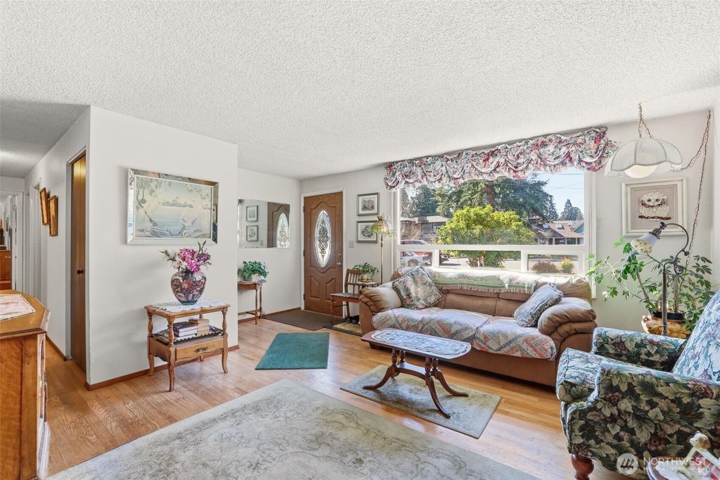 Photo of 8716 NE 135th Place, Kirkland, WA 98034 (MLS # 2500597)