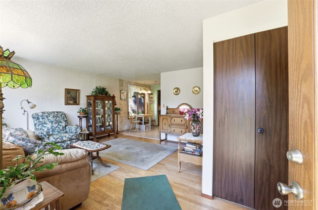 Photo of 8716 NE 135th Place, Kirkland, WA 98034 (MLS # 2500597)