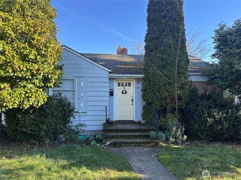 Photo of 4022 37th Avenue SW, Seattle, WA 98126 (MLS # 2471072)