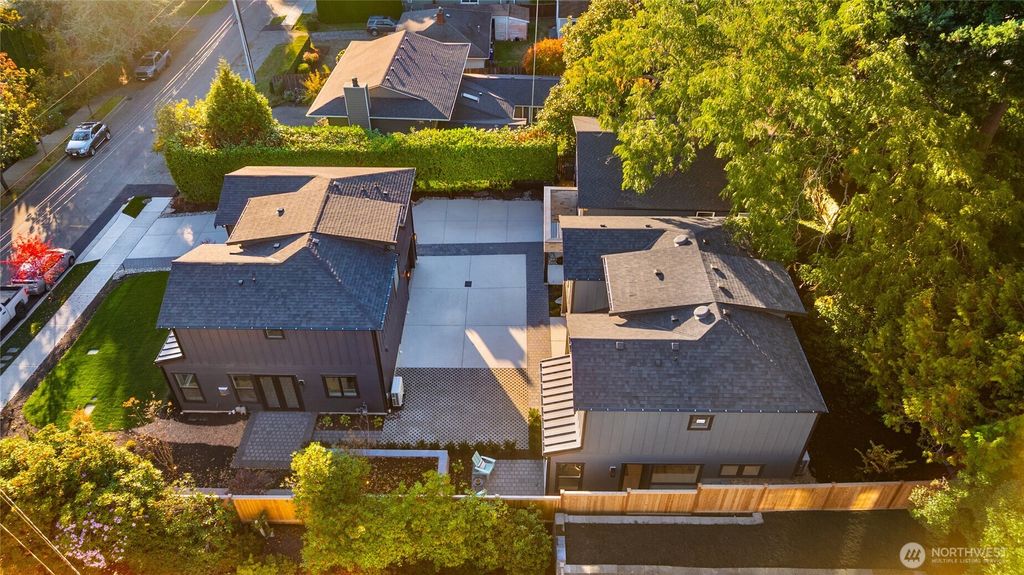 Photo of 638 11th Avenue Ave, Kirkland, WA 98033 (MLS # 2452862)