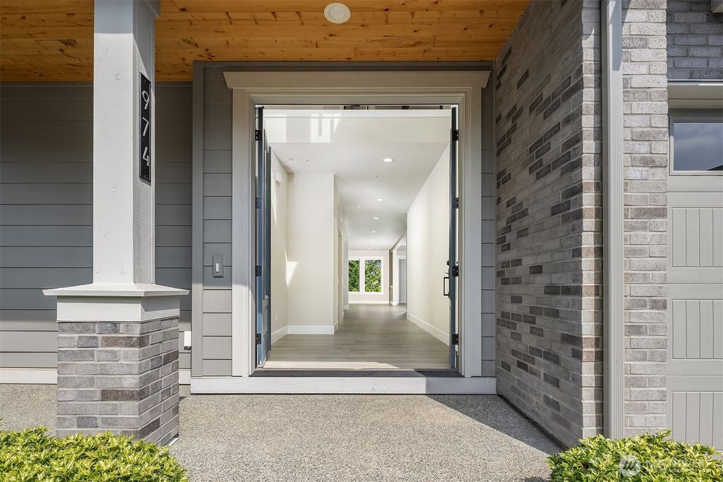 Photo of 974 NW Pickering Street, Issaquah, WA 98027 (MLS # 2421588)