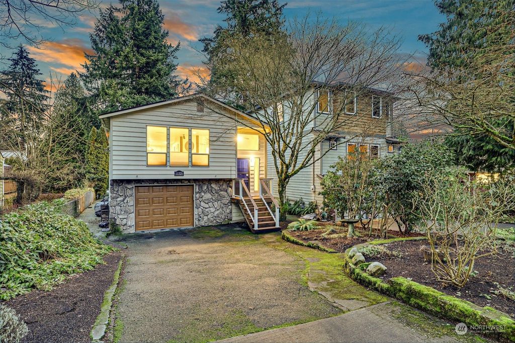Photo of 11320 20th Avenue NE, Seattle, WA 98125 (MLS # 2028412)
