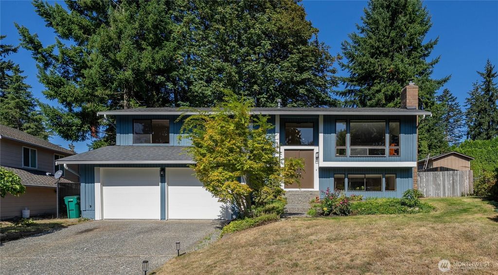 Photo of 8318 NE 122nd Place Pl, Kirkland, WA 98034 (MLS # 2433537)