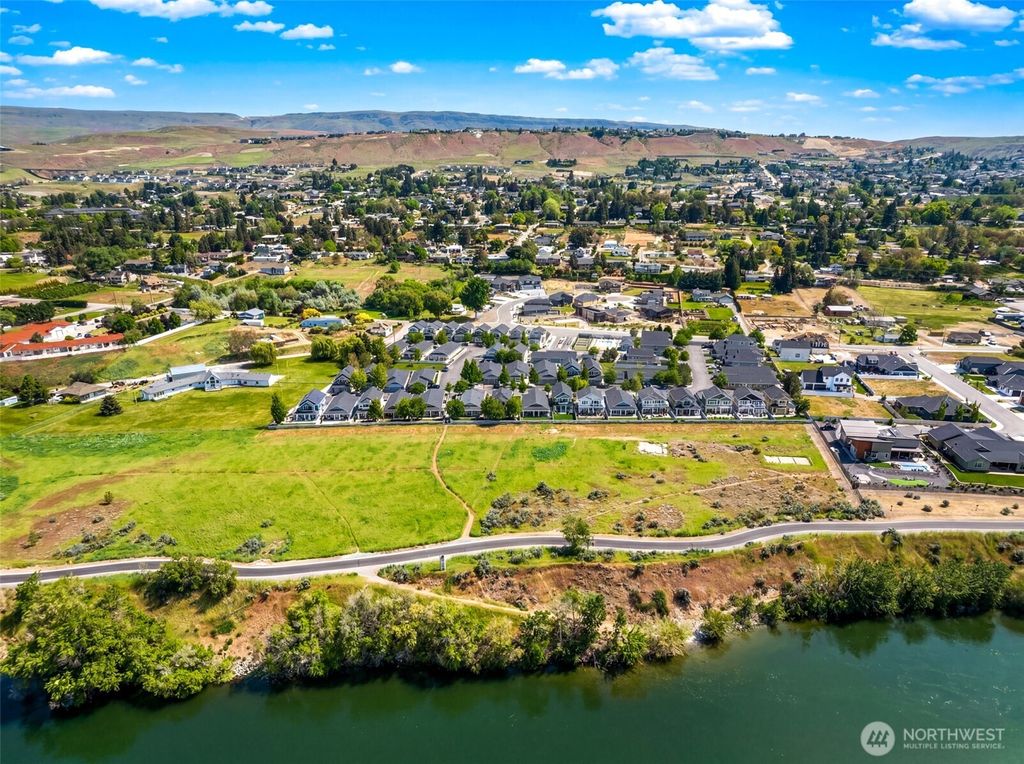 Photo of 2452 NW Columbia Avenue #44, East Wenatchee, WA 98802 (MLS # 2517330)