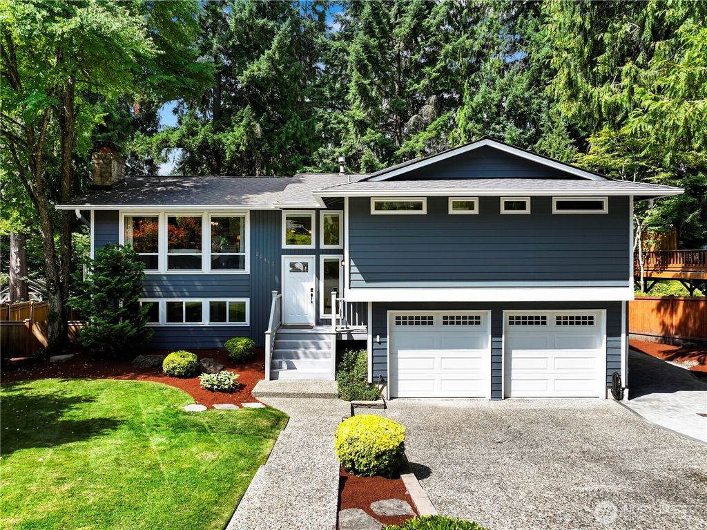 Photo of 10417 165th Place NE, Redmond, WA 98052 (MLS # 2433693)