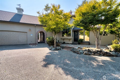 Photo of 627 N Waugh Road, Mount Vernon, WA 98273 (MLS # 2565622)