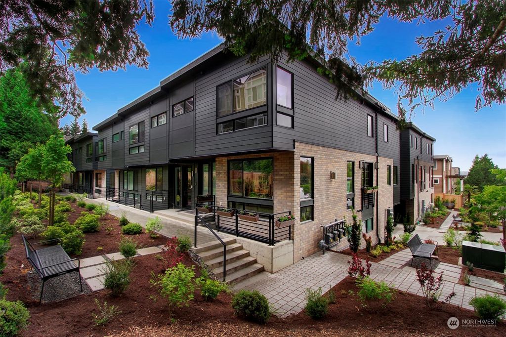Photo of 505 B 2nd Avenue S, Kirkland, WA 98033 (MLS # 2260353)