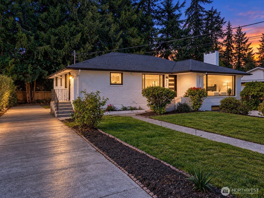 Photo of 431 72nd Street SE, Everett, WA 98203 (MLS # 2592348)