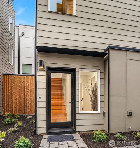 Photo of 1455 22nd Avenue #B, Seattle, WA 98122 (MLS # 2490434)