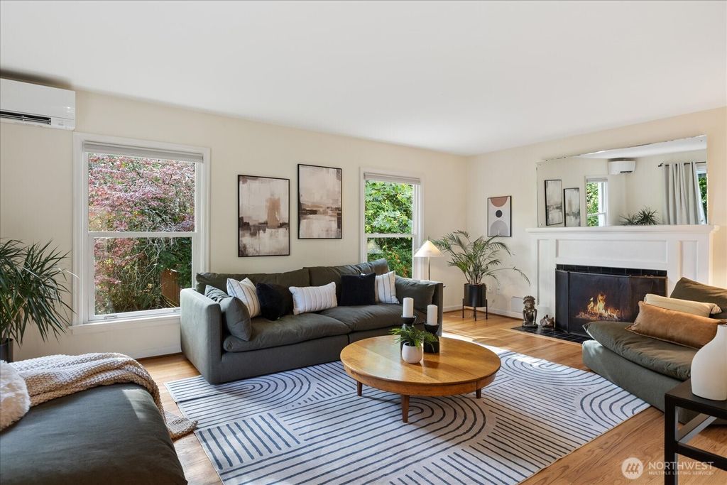 Photo of 11307 24th Avenue NE, Seattle, WA 98125 (MLS # 2447794)