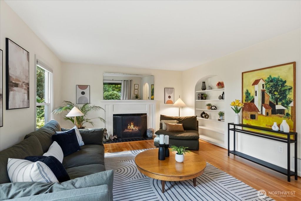 Photo of 11307 24th Avenue NE, Seattle, WA 98125 (MLS # 2447794)