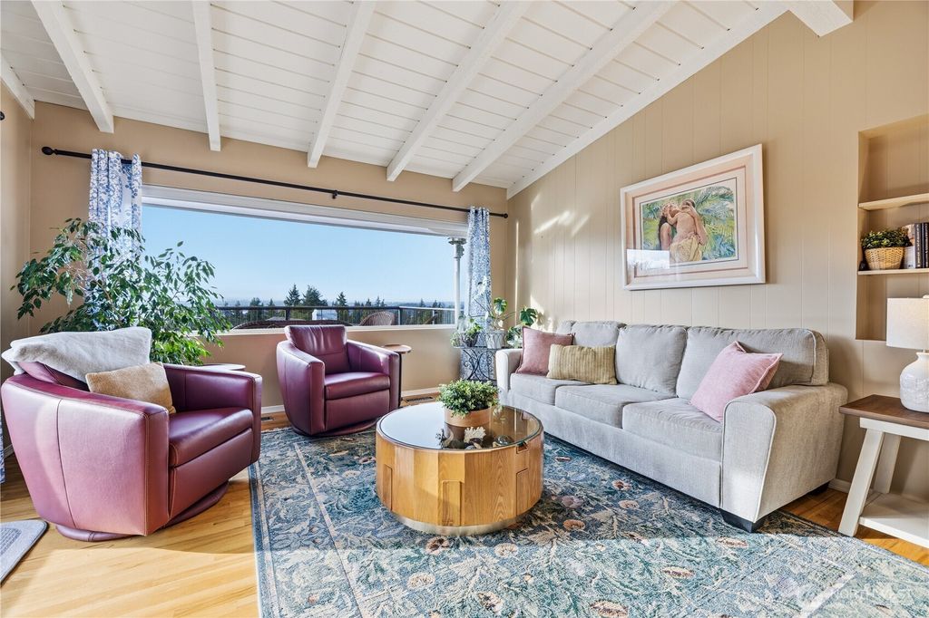 Photo of 13635 SE 43rd Street, Bellevue, WA 98006 (MLS # 2481798)