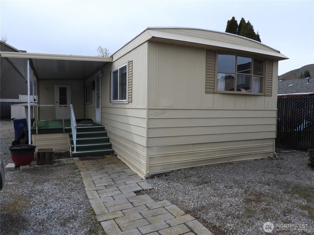 Photo of 1608 N Western Avenue #18, Wenatchee, WA 98801 (MLS # 2501915)