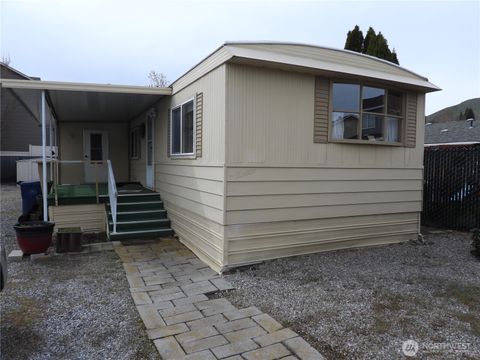 Photo of 1608 N Western Avenue #18, Wenatchee, WA 98801 (MLS # 2501915)