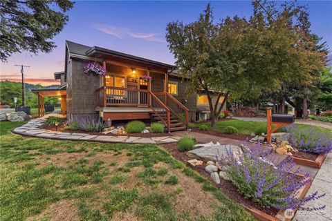 Photo of 106 Evans Street, Leavenworth, WA 98826 (MLS # 2538448)