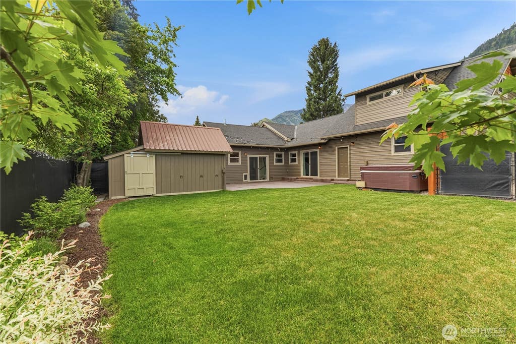 Photo of 106 Evans Street, Leavenworth, WA 98826 (MLS # 2538448)