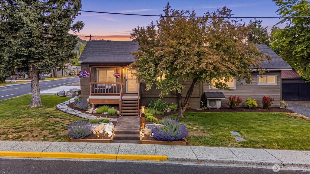 Photo of 106 Evans Street, Leavenworth, WA 98826 (MLS # 2538448)