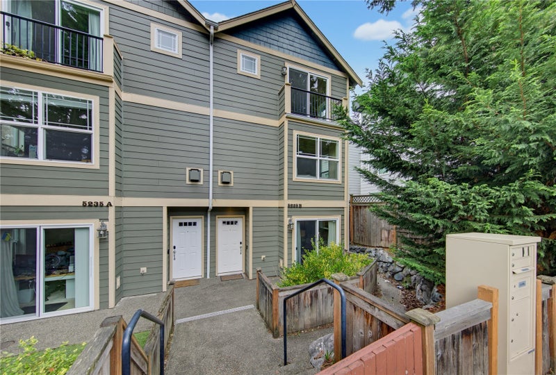 5235 11th Ave NE B