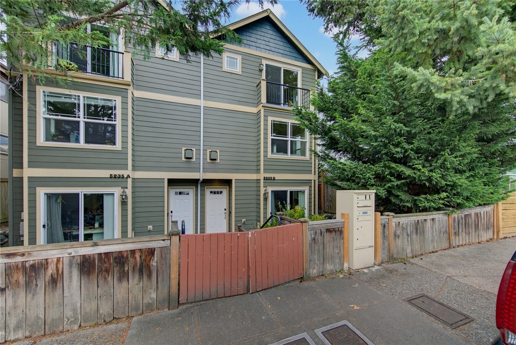 Photo of 5235 11th Ave NE AVE #B, Seattle, WA 98105 (MLS # 2594301)